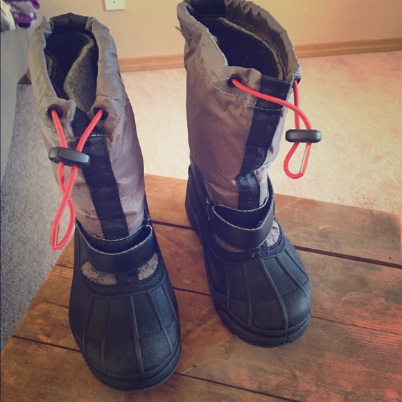 Boys Columbia Boots Size 2
